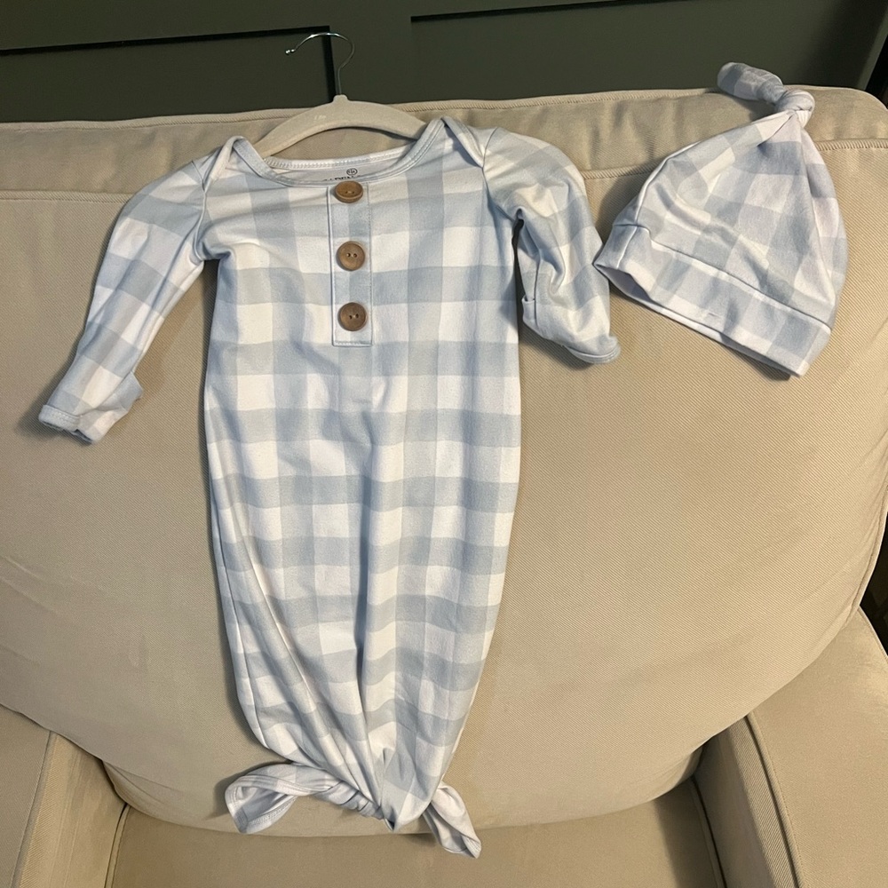 CADEN LANE DUSTY BLUE GINGHAM NEWBORN BABY KNOT GOWN & HAT SET